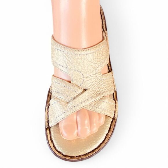 Dockers Beige Leather Sandals Slip On Style Womens Size 7 Low Heel Cushioned - Picture 3 of 10